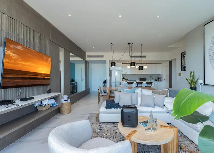Apartamento With Private Rooftop In Medano Cabo San Lucas